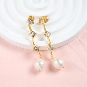 Julie Vos - Noel Pearl Statement Earrings Gold